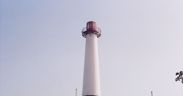 America on Foot — The Lions Lighthouse in Long Beach